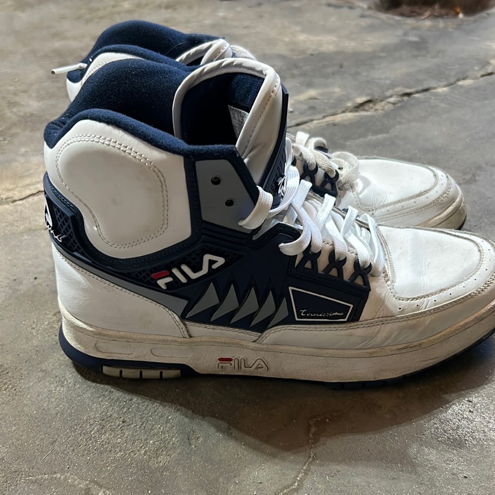 Selling fila tourissimo blue and white size 10